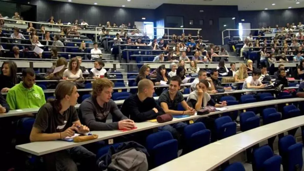 Panică în rândul studenților străini din SUA! Sunt obligați să plece din țară în cazul mutării cursurilor online