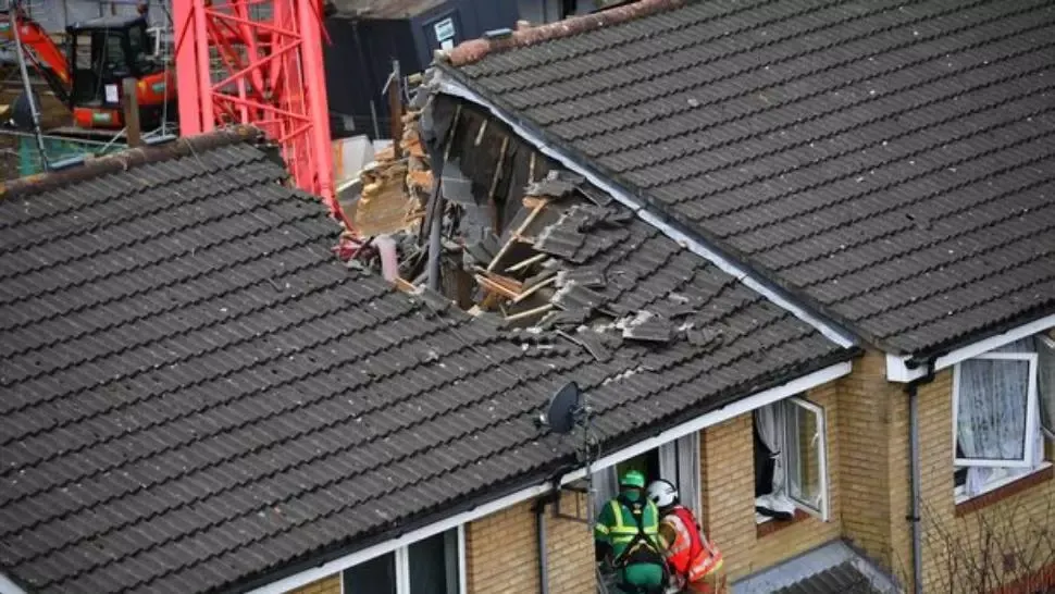 VIDEO Un mort și patru răniți după ce o macara de 20 de metri s-a prăbușit în Londra
