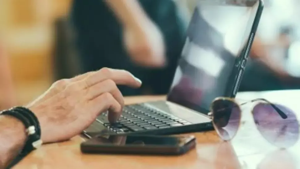 Profesor din Giurgiu, trimis în judecată pentru act sexual cu o elevă