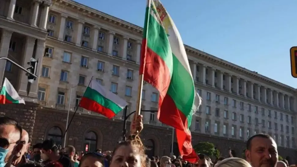 Protestatarii bulgari au instalat noi baricade în trei intersecții importante din Sofia. Intersecții blocate și în oraşele Varna şi Plovdiv