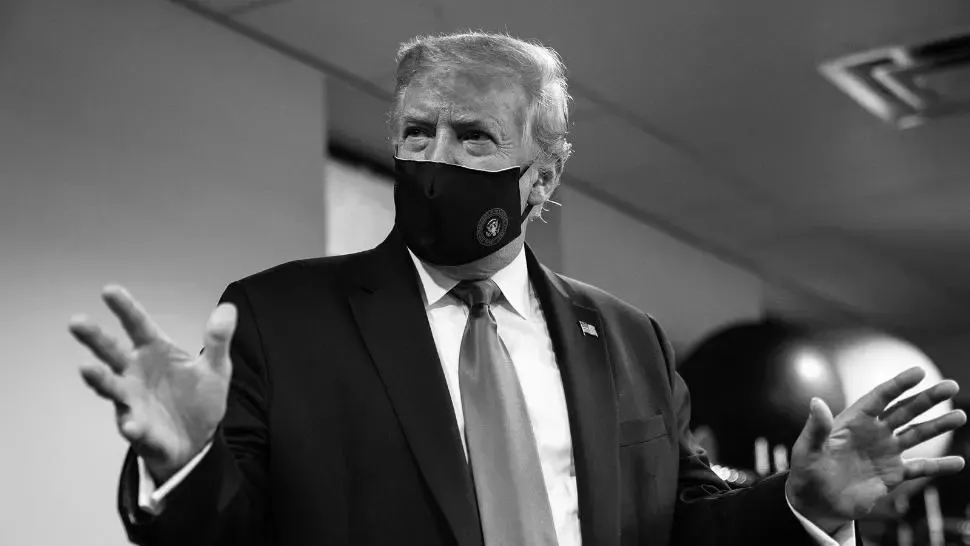 Trump și-a pus masca: "Nimeni nu-i mai patriot ca mine, președintele vostru favorit"