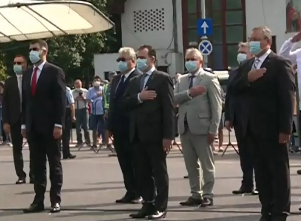 Spectacol pe cer, de Ziua Aviației Române. Premierul Ludovic Orban, la ceremonie