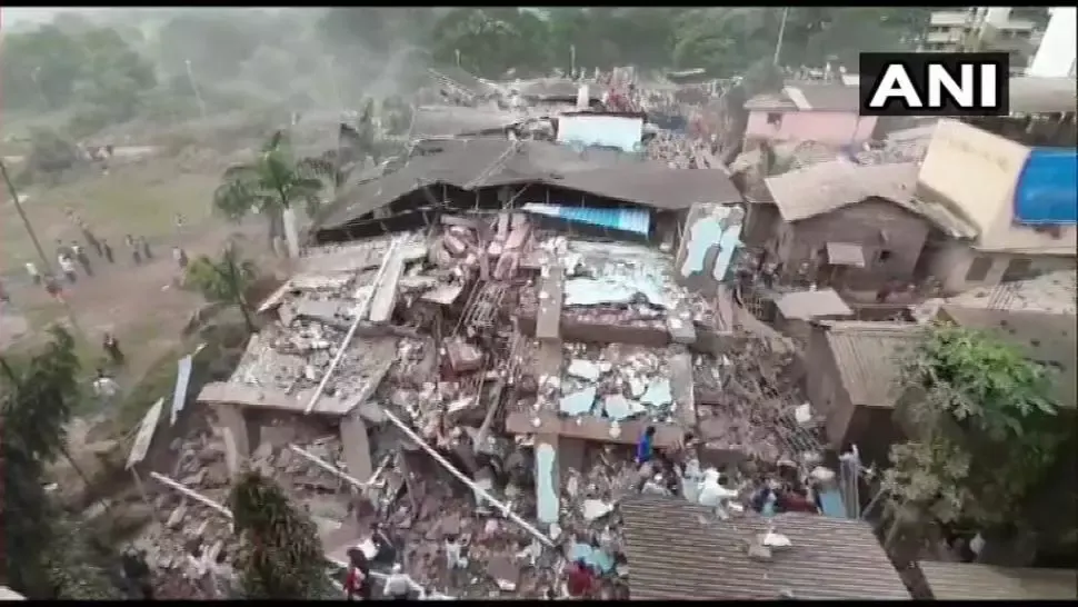 Un imobil s-a PRĂBUȘIT în India peste oameni. Cel puţin 100 de persoane au fost prinse sub dărâmături
