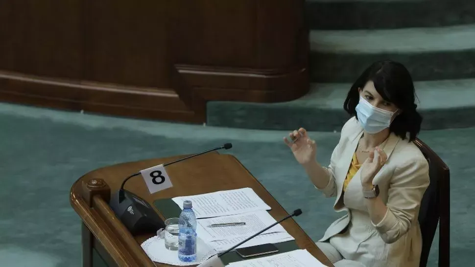 Violeta Alexandru continuă campania de digitalizare a Ministerului Muncii. CUM vine instituția în sprijinul viitorilor pensionari