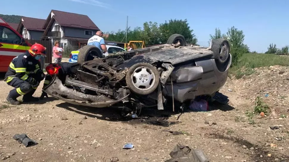 Accident grav în Brașov. O mașină a fost lovită de tren