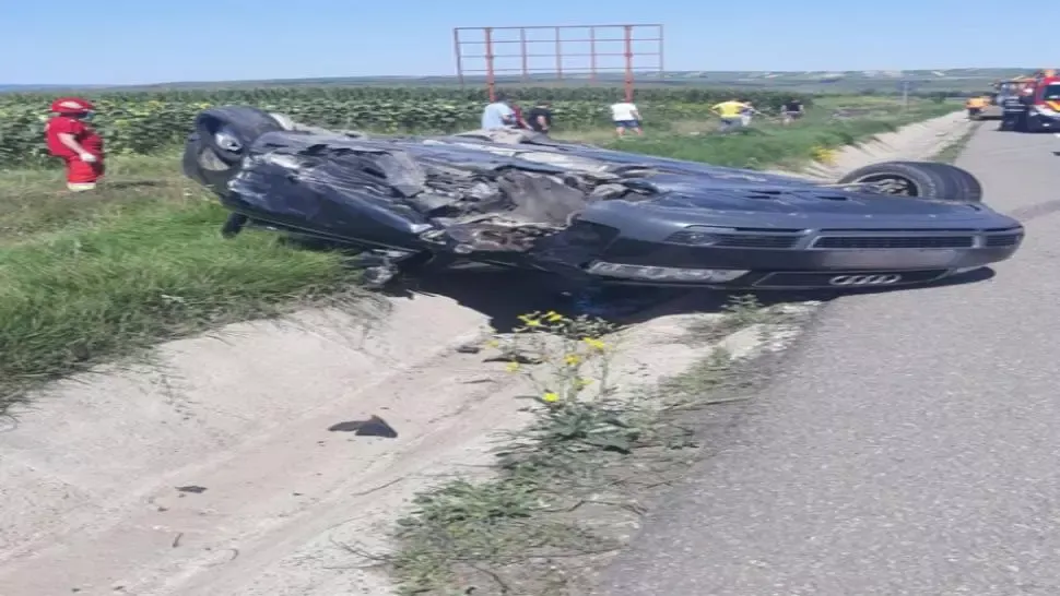 FOTO Accident teribil în Suceava. Patru persoane, dintre care doi copii, au ajuns la spital