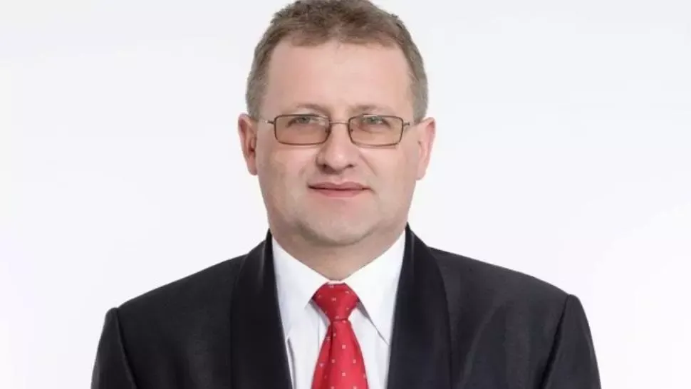 Un fost primar, condamnat pentru pornografie infantilă, candidează pentru un nou mandat
