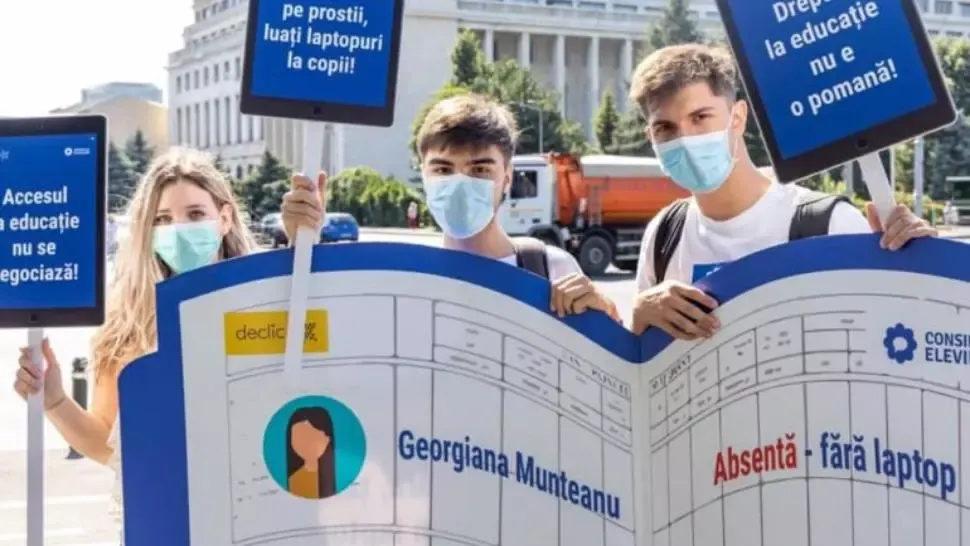 Protest în fața Guvernului – Elevii cer să li se prezinte soluții concrete pentru noul an școlar. Reacția premierului