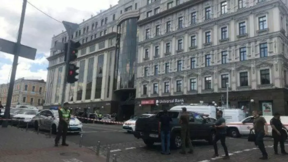 VIDEO Atacatorul care a reținut o ostatică în Kiev, PRINS de polițiști. Ministerul de Interne (Ucraina): Este o persoană dezechilibrată mintal