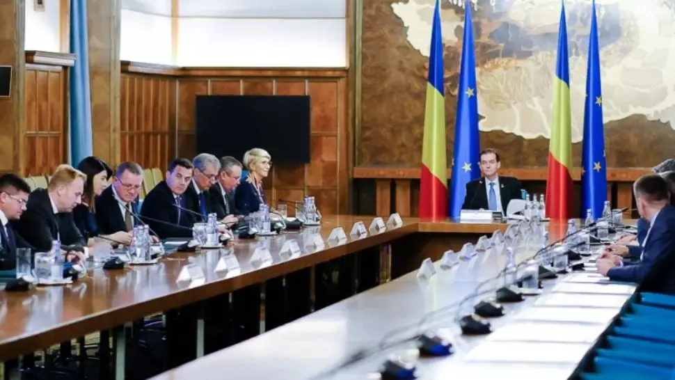 Ședință importantă de Guvern | Ludovic Orban: ”De la 1 septembrie se redeschid restaurantele, teatrele și cinematografele”