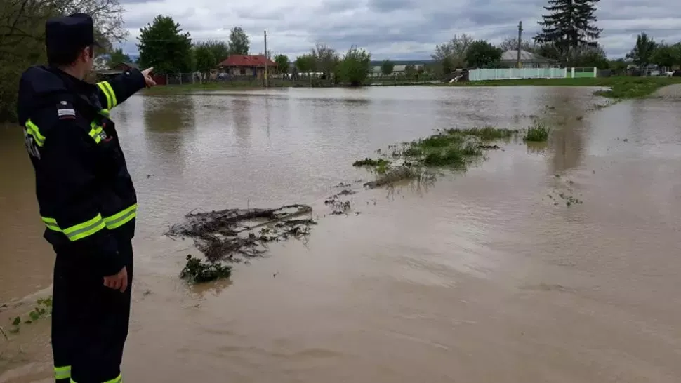 Inundații și pene de curent la mai multe gospodării din județul Prahova