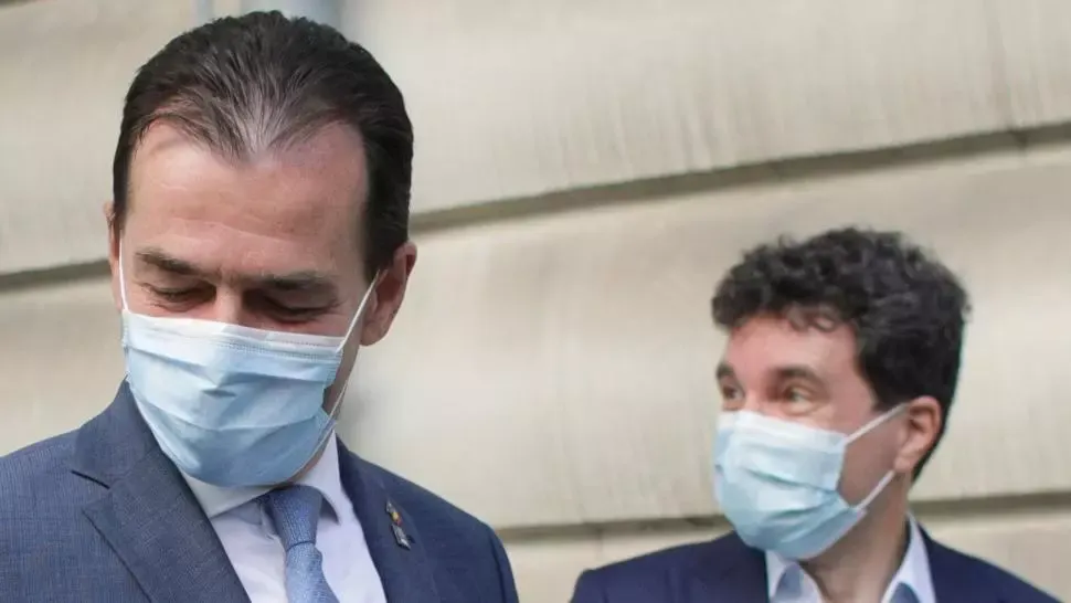 VIDEO Premierul Ludovic Orban și Nicușor Dan, la o șuetă cu tinerii din București