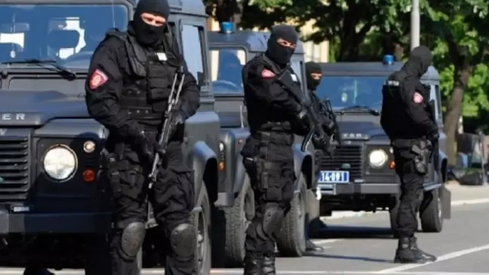 Descinderi în Piața Reșita din București și în alte zone! DIICOT vizează destructurarea a două grupuri infracționale organizate