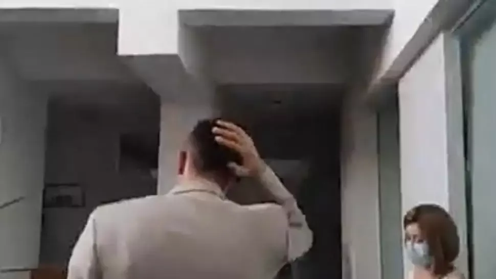 VIDEO Scandal politic cu îmbrânceli la Focșani, între un reprezentant PNL și unul al PSD