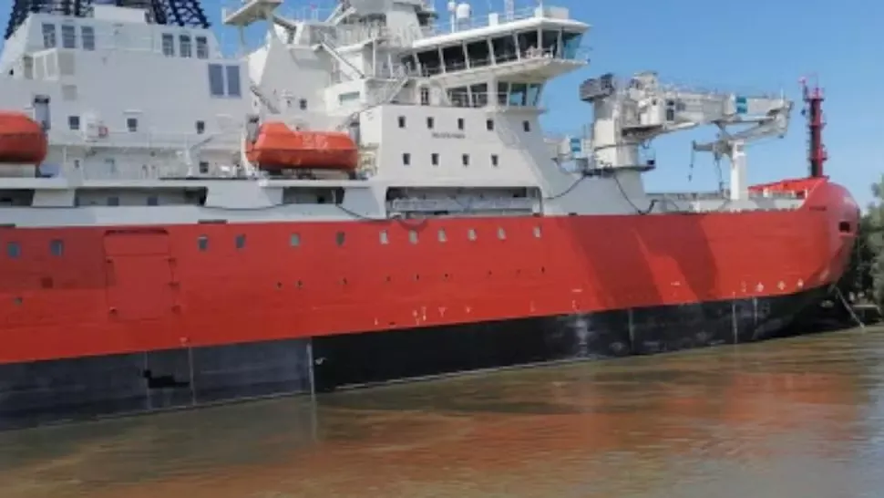 Spărgătorul de gheață de 2 miliarde de dolari construit de România pentru expediții în Antarctica A EȘUAT pe Dunăre