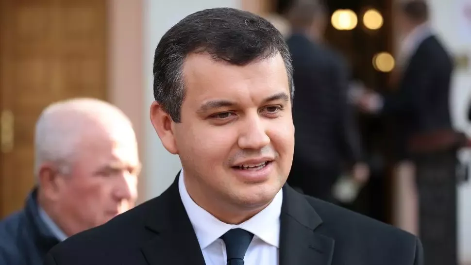Eugen Tomac (PMP): Ţara noastră este pe marginea prăpastiei, iar PSD se pregăteşte să îi dea un brânci fatal. Moțiunea nu va trece!