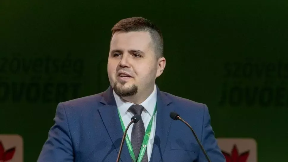 Încă un deputat prezent luni la moțiune are Covid-19. Parlamentarii UDMR, în izolare