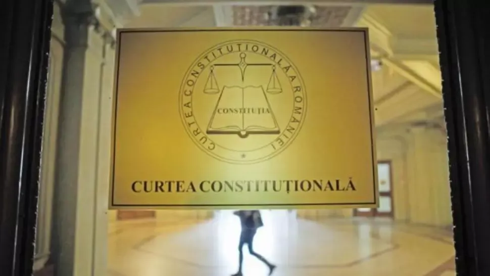 Sesizarea preşedintelui Iohannis privind Legea care pedepseşte incitarea la ură sau discriminare, ADMISĂ de CCR