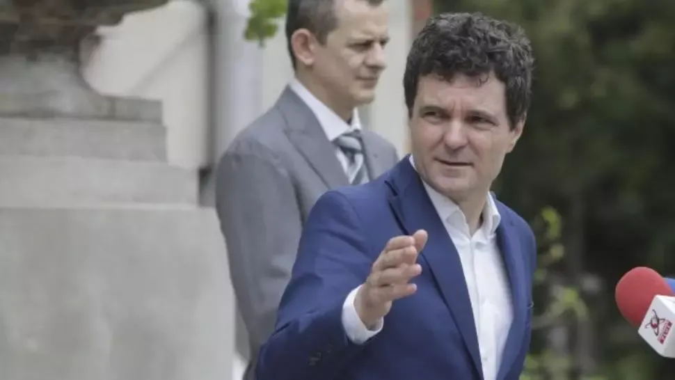 Nicușor Dan a votat alături de familie: ”Am votat cu sete. Am votat să scoatem din Primăria Capitalei o caracatiță de neamuri, prieteni, nași”