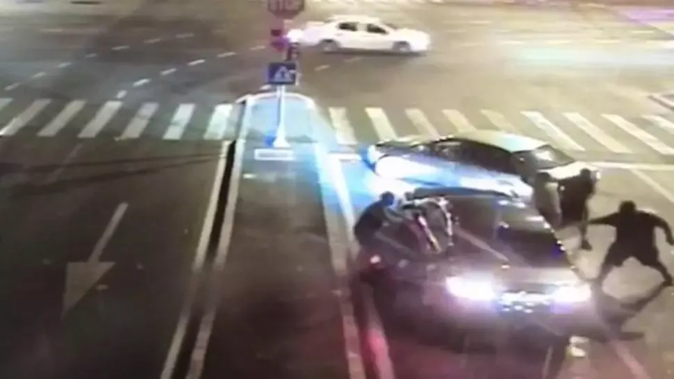VIDEO Reglare de conturi cu bâte în trafic, la Timișoara