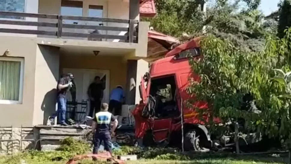 VIDEO Accident înfiorător la Iași: o fetiță de 3 ani și un bărbat, uciși de remorca unui TIR