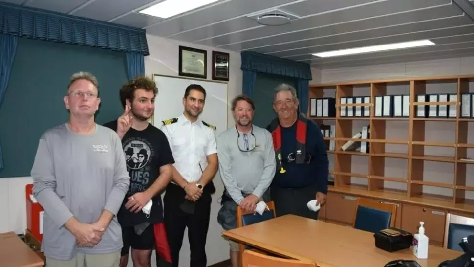 Comandantul de navă român care a salvat 4 marinari în timpul uraganului Sally, DECORAT de președintele Iohannis