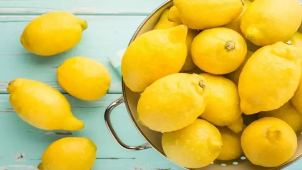 Cea mai rapidă cură de slăbire: dieta cu lămâi. Așa slăbeşti un kilogram pe zi