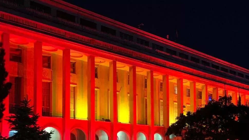 Palatul Cotroceni, iluminat în portocaliu cu prilejul Zilei Internaționale a eliminării violenței împotriva fetelor și a femeilor