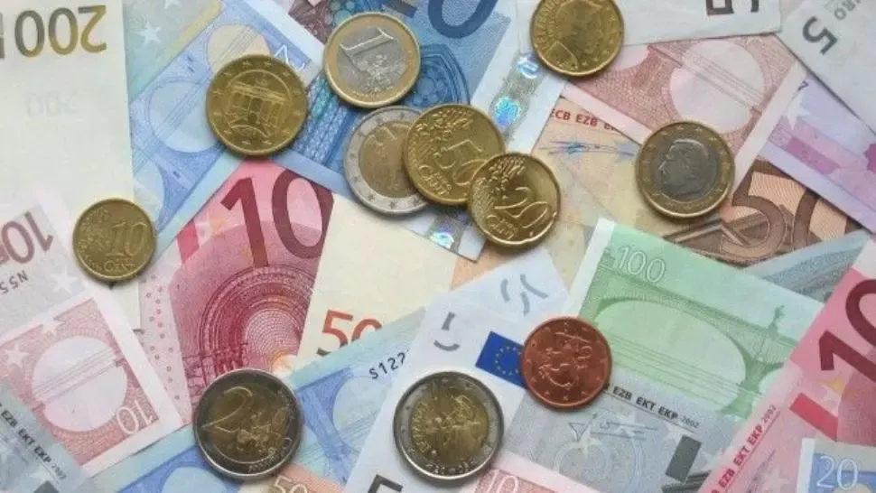 Euro atinge al treilea MAXIM istoric în raport cu leul, în luna septembrie