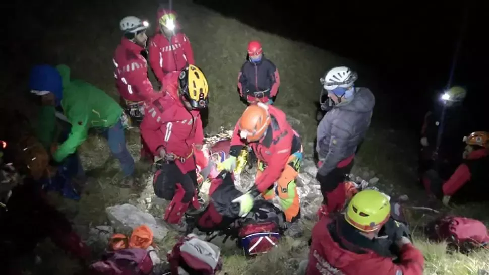 VIDEO Turiștii răniți miercuri în masivul Bucegi au fost preluați de salvamontiști