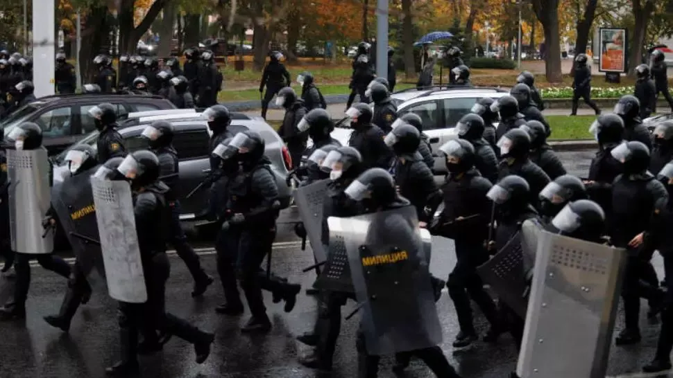 Proteste cu VIOLENȚE în Belarus. Peste 100 de manifestanți anti-Lukaşenko au fost ARESTAȚI