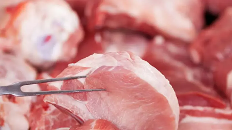 STUDIU. Jumătate dintre românii din mediul urban consumă carne zilnic