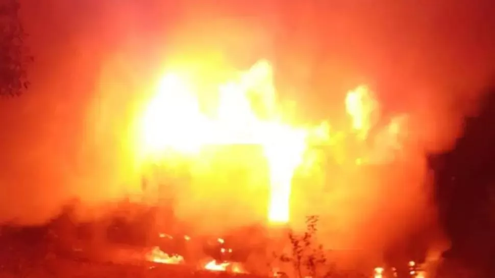 VIDEO Locomotiva unui tren a ars ca o torță, într-o gară din județul Hunedoara