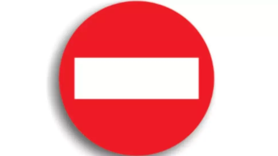 ”Accesul interzis” la semnele de circulație. Un bărbat este cercetat penal după ce a montat un indicator fals și… a filmat scena
