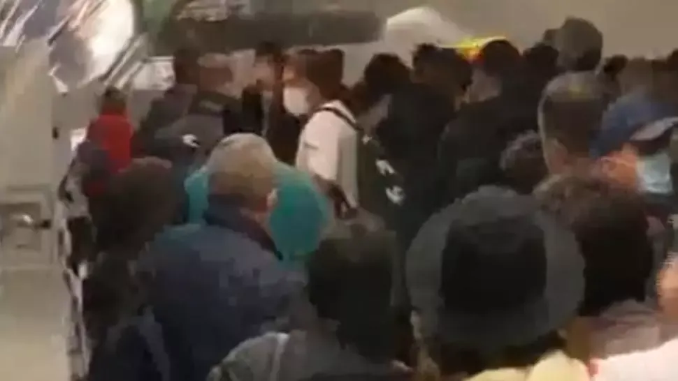 Aglomerație pe Aeroportul Otopeni. HAOS din cauza birocrației