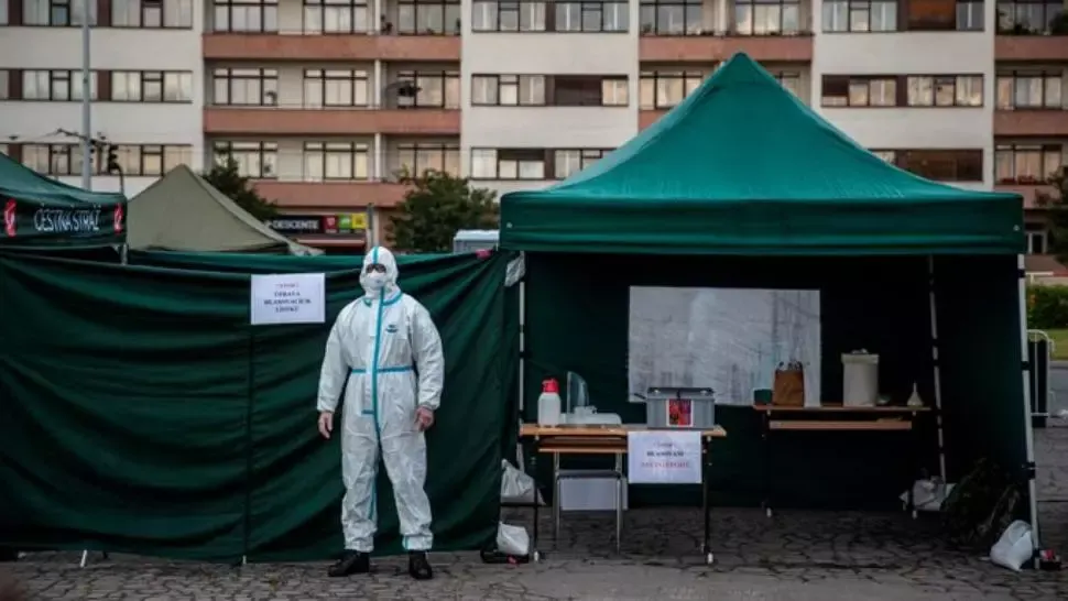 Votarea „drive-in” impusă de Cehia pentru alegeri din cauza creșterii alarmante a cazurilor COVID-19