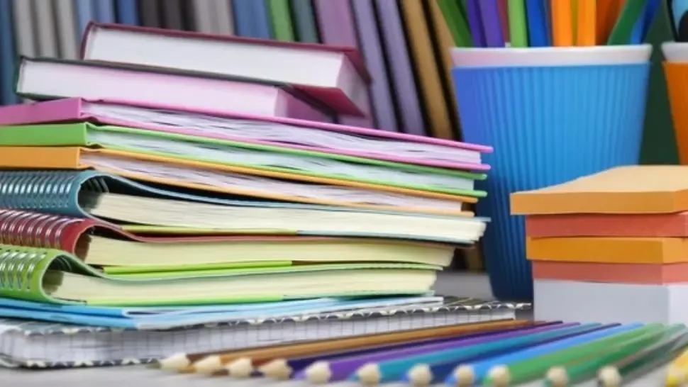 300.000 de preșcolari și elevi vor beneficia de vouchere pentru rechizite și îmbrăcăminte