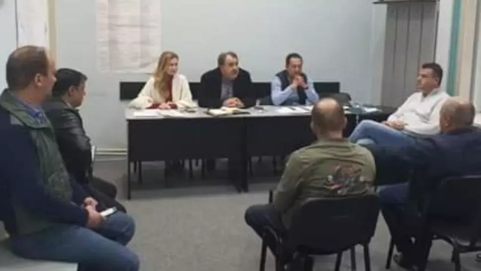 FOTO/ PSD încarcă iar normele: Ședință fără mască la PSD Roman