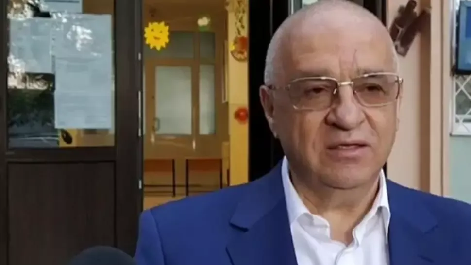 Felix Stroe, un dezvoltator imobiliar „descurcăreț”. Își face complex de vile într-o arie naturală protejată, cu autorizație ilegală