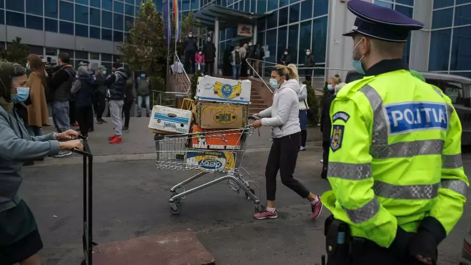 Piețe închise, comercianți disperați. PROTEST în fața Pieței Crângași din Capitală - FOTO