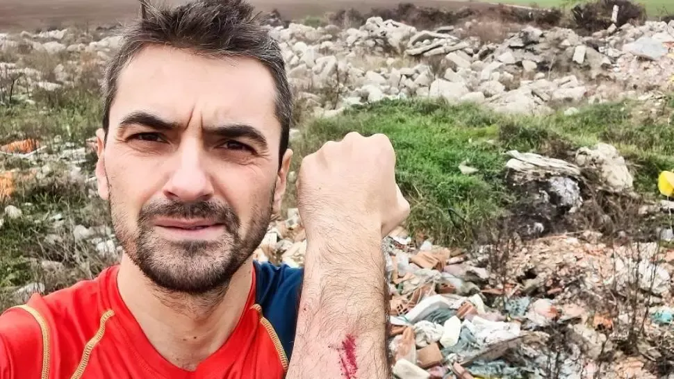 Alex Găvan, la un pas de tragedie din cauza unor bucăți de moloz aruncate pe un câmp. Mesaj pentru președinte, premier și ministrul Mediului 