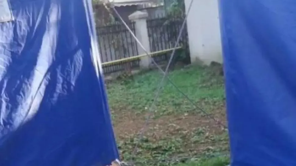 VIDEO Suspecți de COVID-19 din Buzău, consultați într-un cort sanitar, la 5 grade Celsius