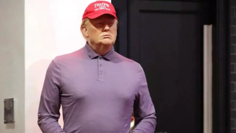  Figura de ceară a lui Donald Trump, costumată în haine de golf la Madame Tussauds