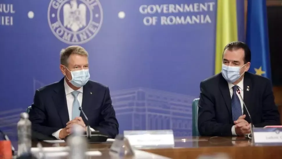 LOCKDOWN | Klaus Iohannis, la ședința de Guvern: ”Sunt necesare MĂSURI ferme. Școlile vor trece TOATE în online, angajații la telemuncă, magazinele se vor închide la 21.00” VIDEO