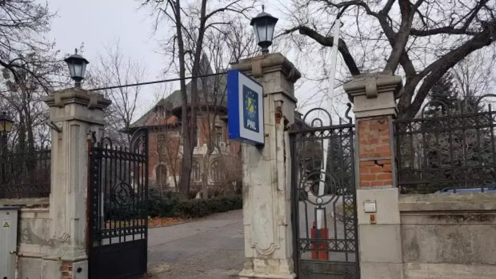 Surpriză de proporții pentru liberali: Firea a aprobat construcția de blocuri în curtea PNL înainte să plece de la primărie