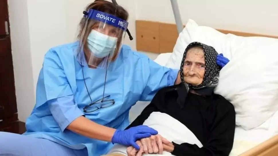 Cum s-a vindecat de COVID-19 o femeie de aproape 100 de ani în Croația