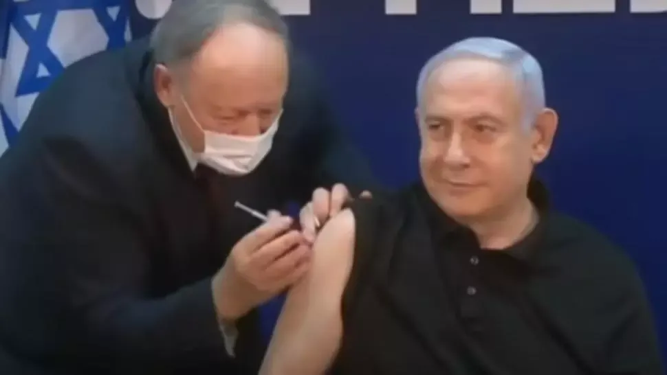 Premierul Benjamin Netanyahu s-a vaccinat în direct împotriva Covid-19: ”Este un moment emoționant”