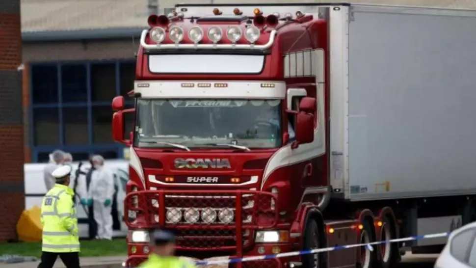 Un român, găsit vinovat în dosarul morții celor 39 de vietnamezi dintr-un camion frigorific din Marea Britanie, în luna octombrie