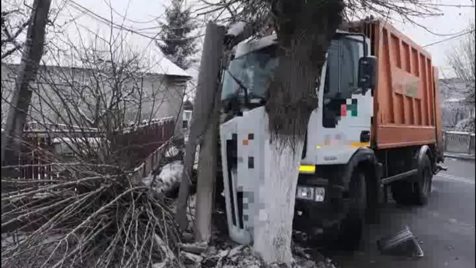Val de accidente pe șoselele țării din cauza zăpezii