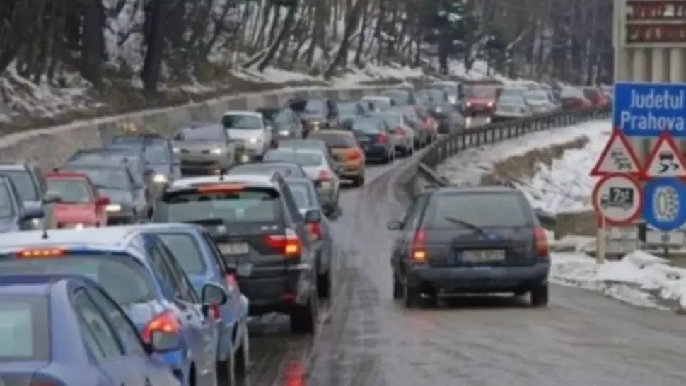 Trafic intens pe Valea Prahovei. Răbdare și nervi de oțel către drumul spre munte